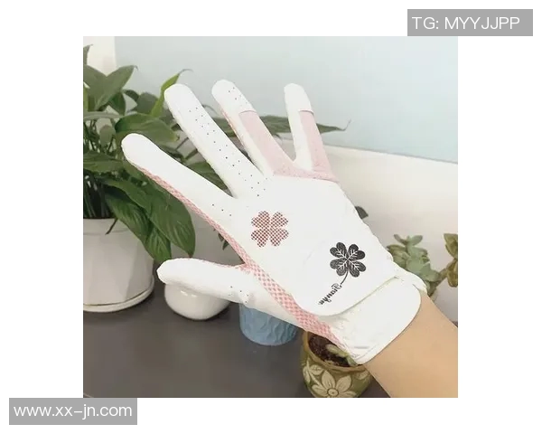 华盛顿分享比赛时手指甲发紫的秘密与场下保暖手套的独特体验