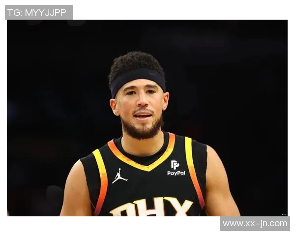 布克创历史新高前八场场均30分5助攻命中率超五成三分命中率达四成